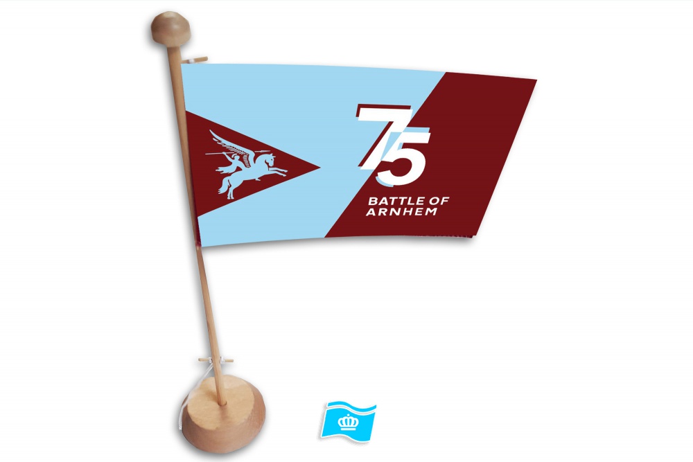 Airborne vlag battle of Arnhem 75 jaar tafelvlag 10x15 cm