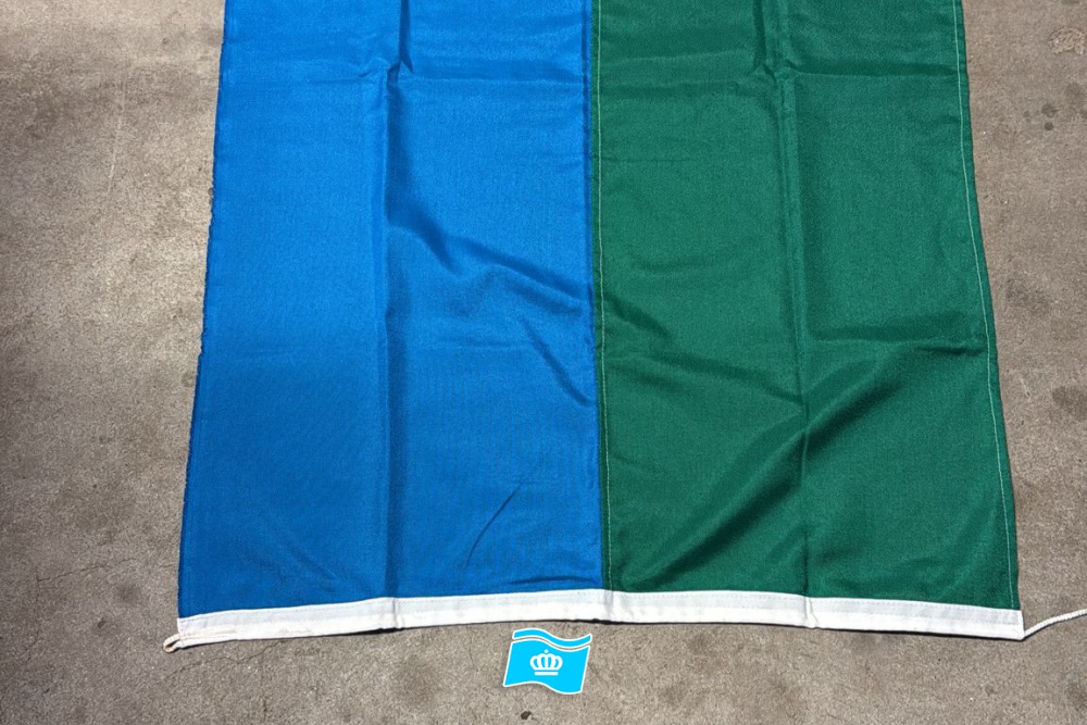 Gebruikte vlag blauw groen 70x100 cm, uitverkoop