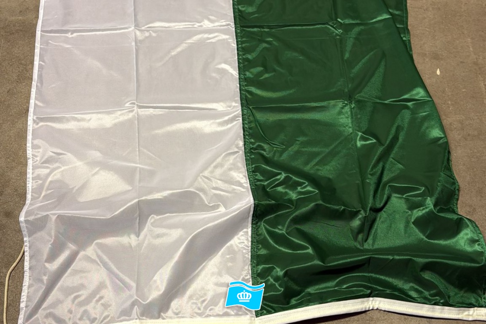 Gebruikte vlag Groen Wit 100x150 cm, uitverkoop Gebruikte vlag Groen Wit 100x150 cm, uitverkoop