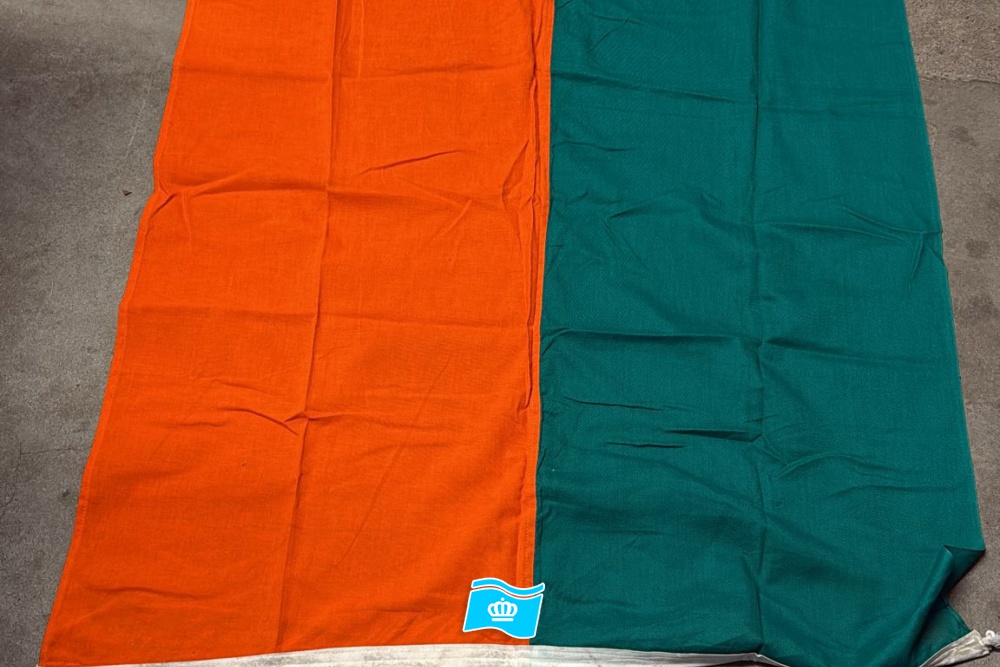 Gebruikte vlag Oranje Groen 100x150 cm, uitverkoop Gebruikte vlag Oranje Groen 100x150 cm, uitverkoop