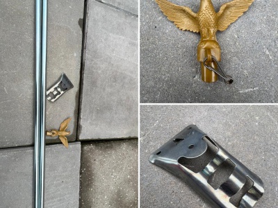 Deelbare vlaggenstok + muurhouder + knop adelaar
