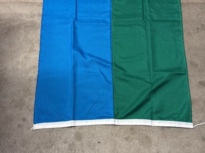 Gebruikte vlag blauw groen 70x100 cm, uitverkoop