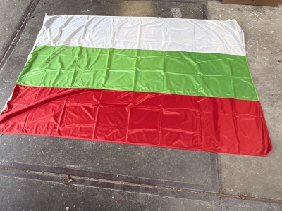 Gebruikte vlag Wit Groen Rood 150x225 cm, uitverkoop Gebruikte vlag Wit Groen Rood 150x225 cm, uitverkoop